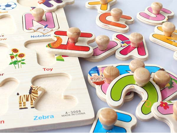 Wooden Puzzle w-handle - Upper Alphabets Letters
