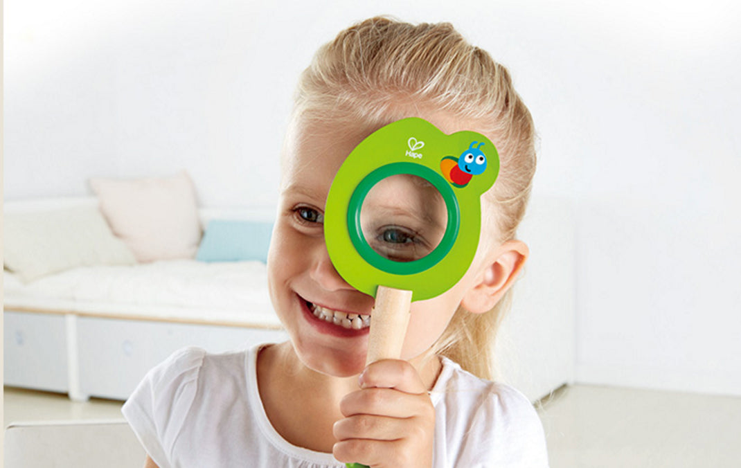 Hape - Cartoon Magnifier