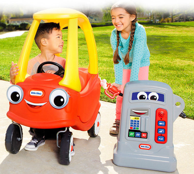 小泰克汽車和油站